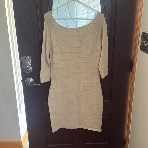 Beautiful gold sparkly Express address in size large never worn - Picture 3 of 3